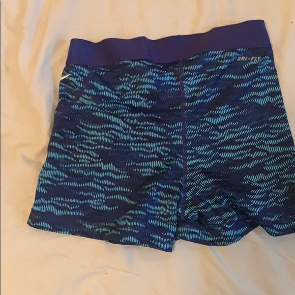 Nike Training shorts - Picture 2 of 3